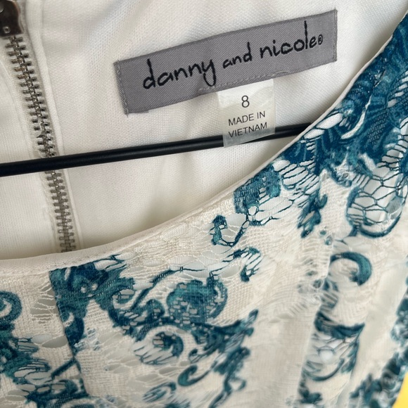 Sleeveless Danny & Nichole Dress - Picture 2 of 3